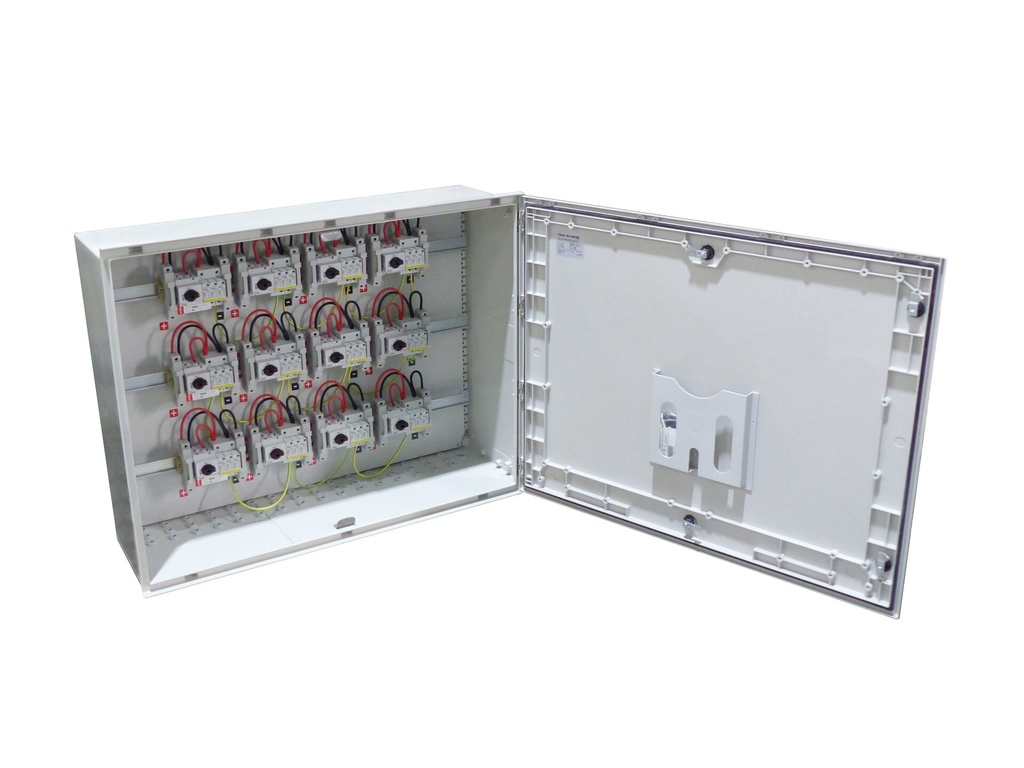 ARMARIO CONEXIÓN 1500V PV - 11 MPPT 1 STRING FUS 15A - SECCIONADOR 25A + PROTECTOR SOBRETENSIONES CLASE I+II